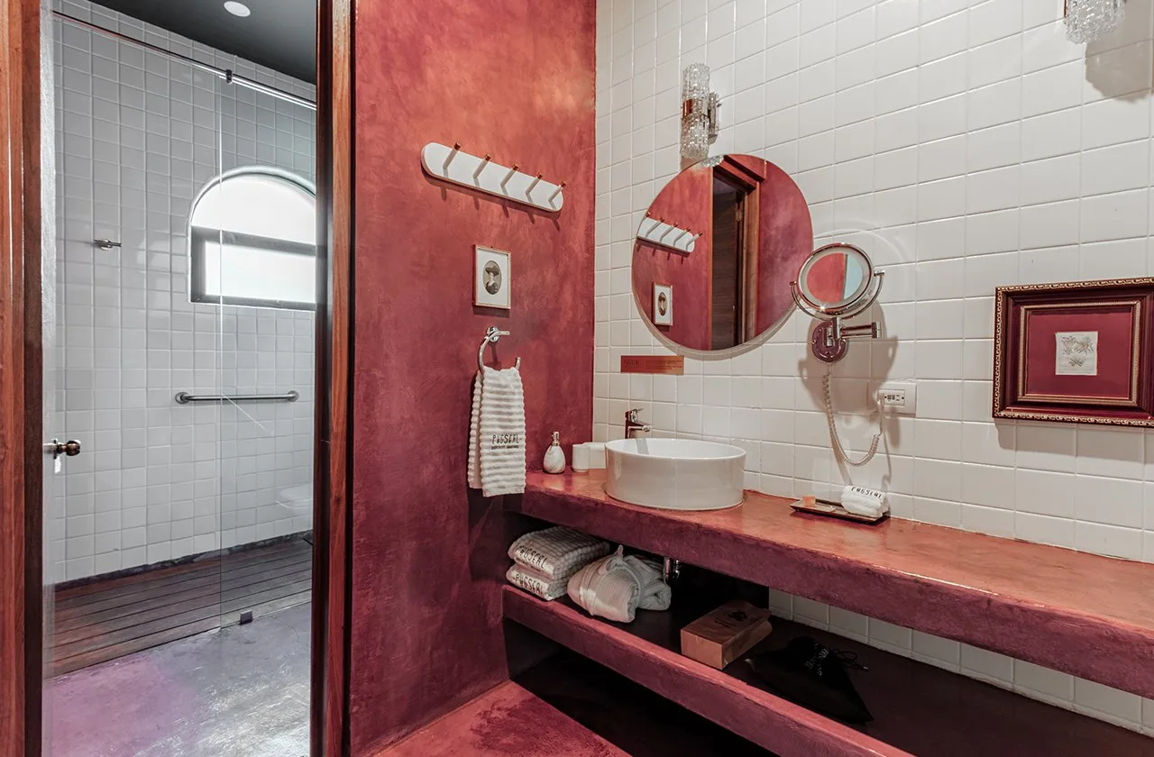 Ducha de la habitación Suite en Pug Seal Anatole France, Polanco