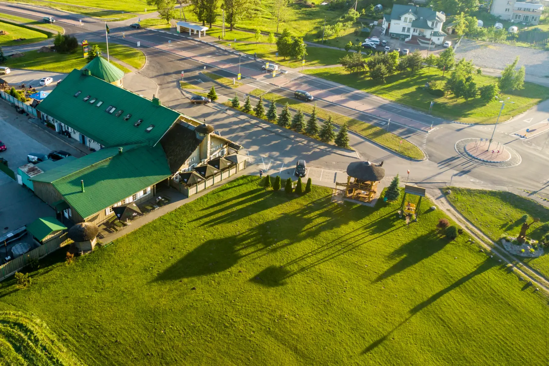 Aerial view of the Pas Katiną complex and surrounding roads