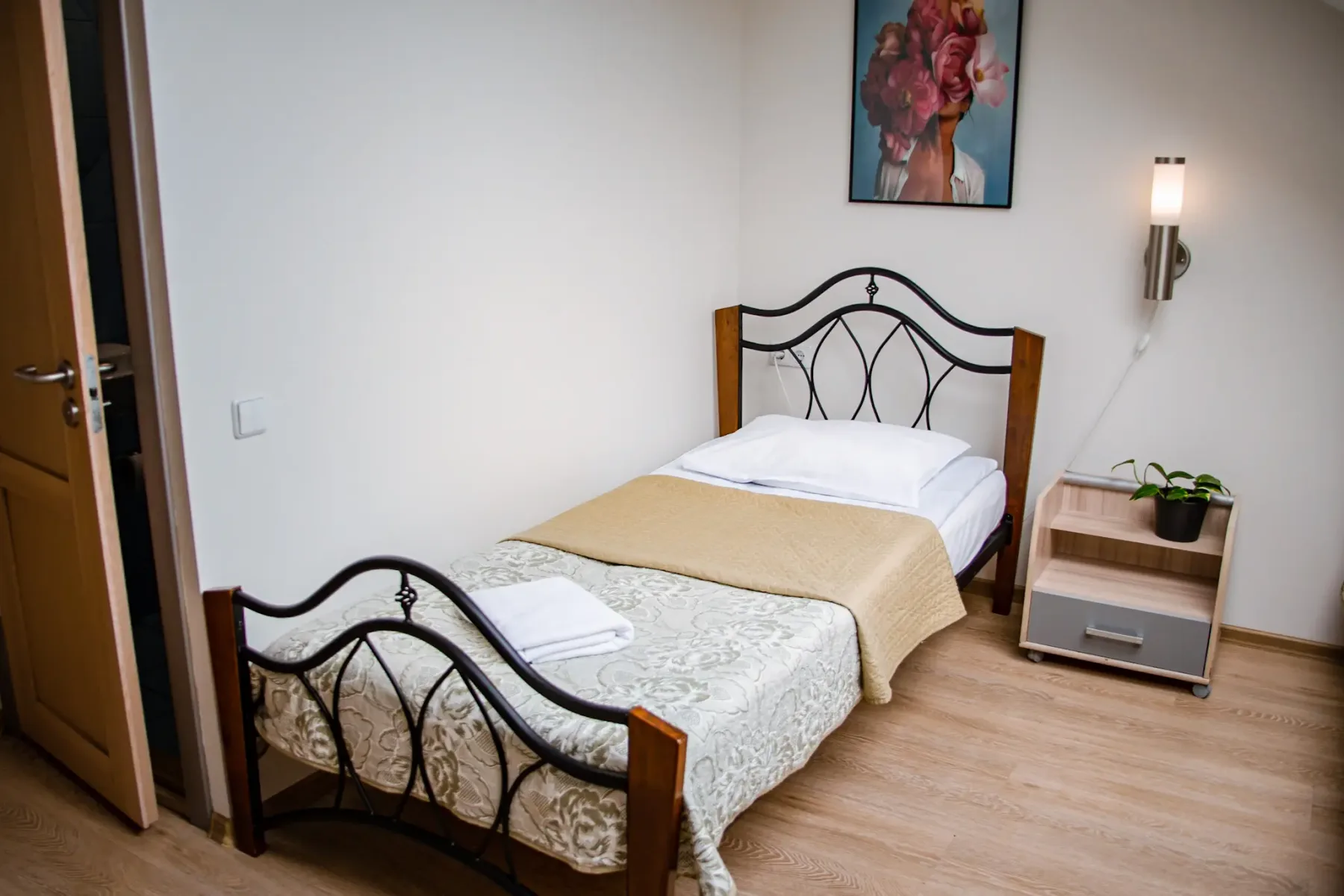 Single room with one single bed