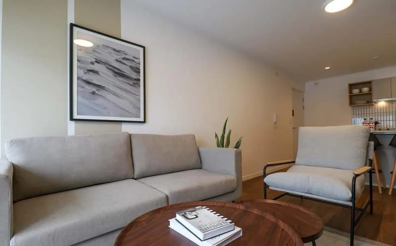 Light-Filled 2BR w/ Balcony in Miraflores