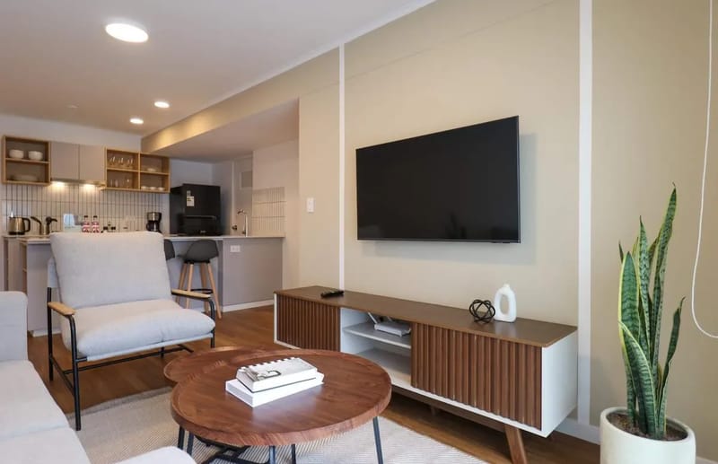 Light-Filled 2BR w/ Balcony in Miraflores
