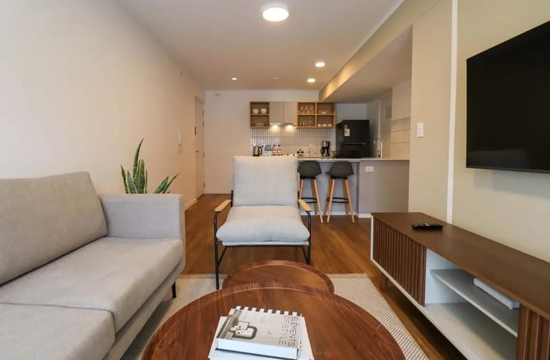 Light-Filled 2BR w/ Balcony in Miraflores