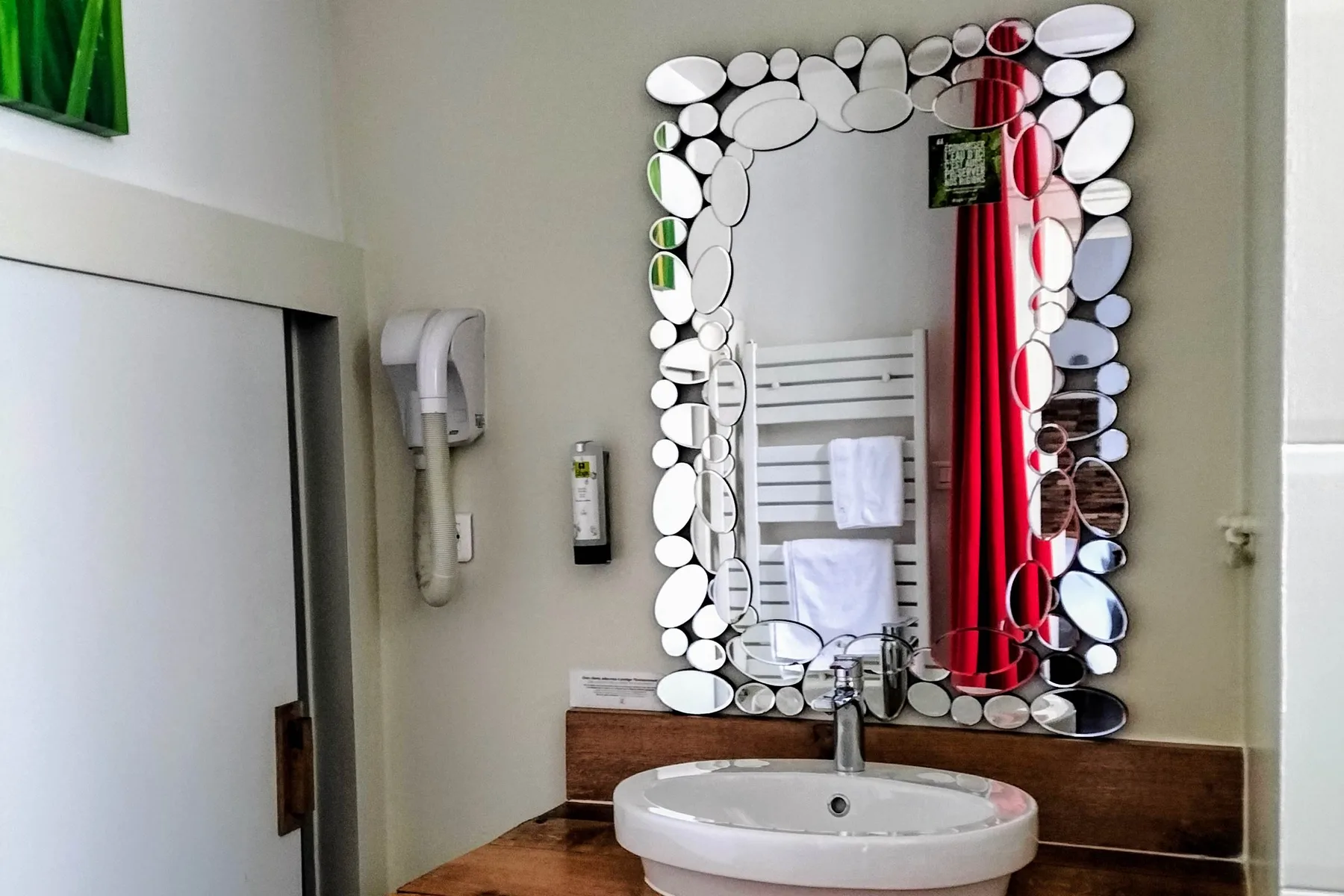 Baño de la habitación doble