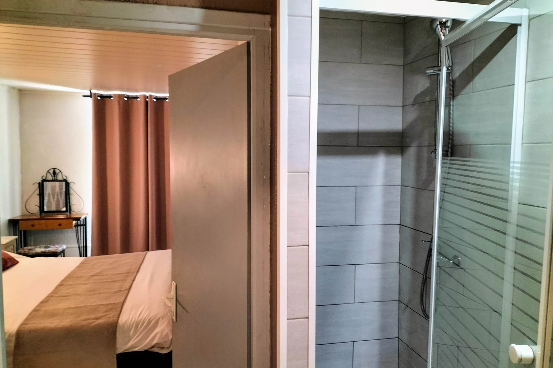 Baño de la habitación doble