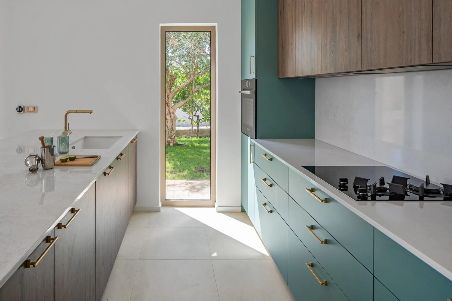 La cocina también está equipada con tostadora, vinoteca, cafetera de cápsulas Nespresso, hervidor de agua, etc.