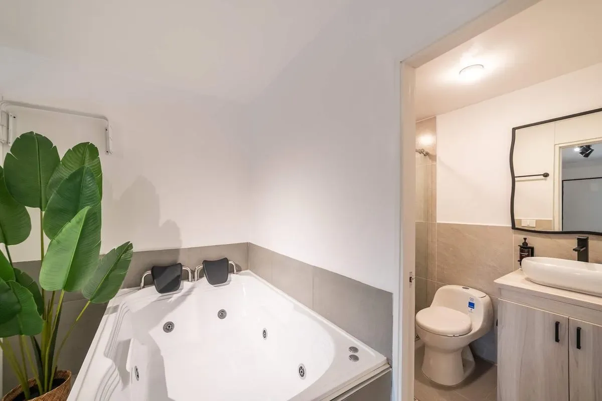 Modern Loft in El Poblado w/ Jacuzzi