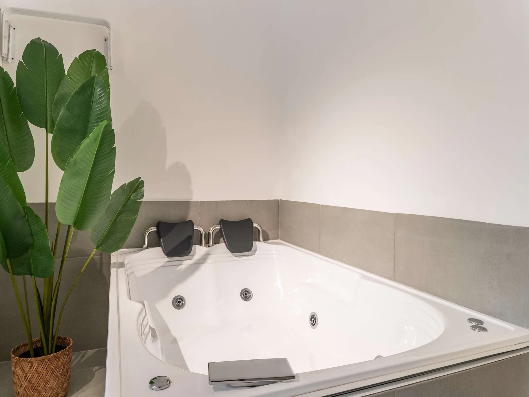 Modern Loft in El Poblado w/ Jacuzzi