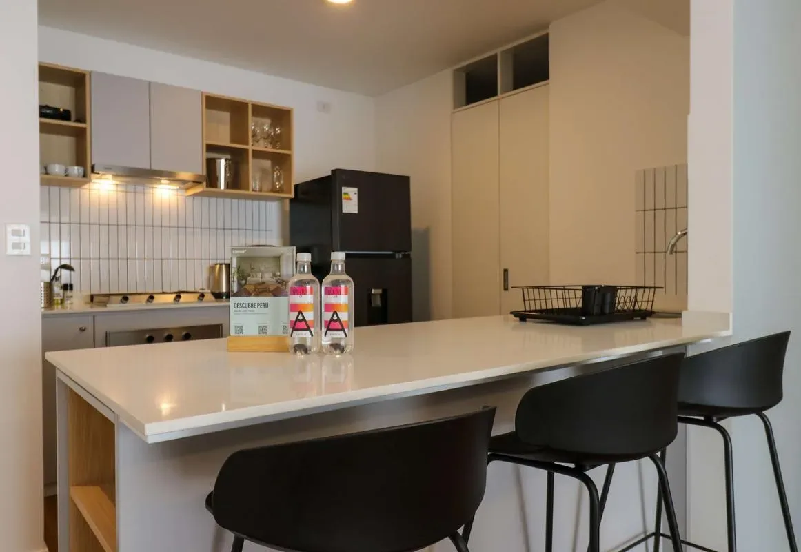 Central 2BR w/ Balcony in Miraflores