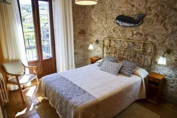 Habitación doble con balcón con vistas al pueblo