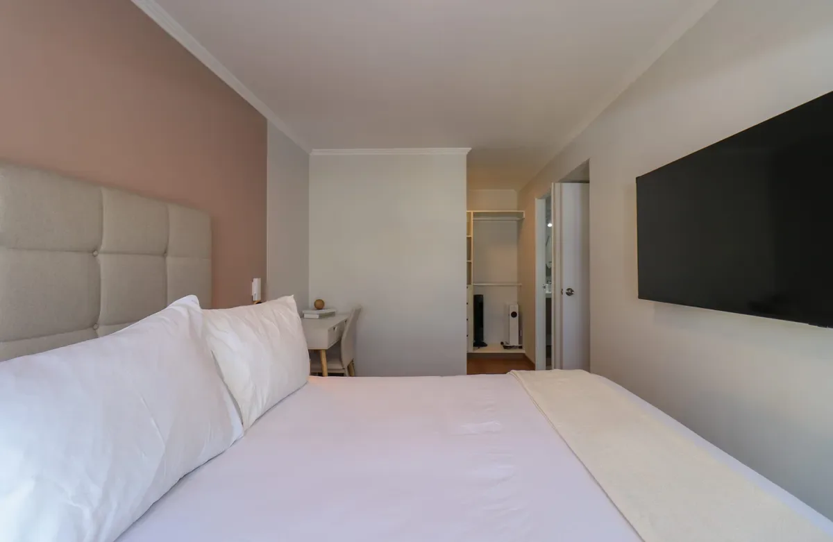 Deluxe 3BR w/ Balcony in Prime Miraflores