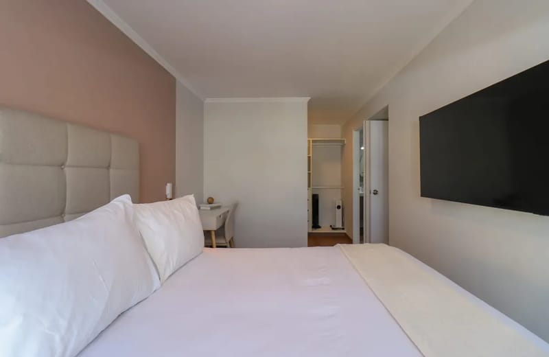Deluxe 3BR w/ Balcony in Prime Miraflores