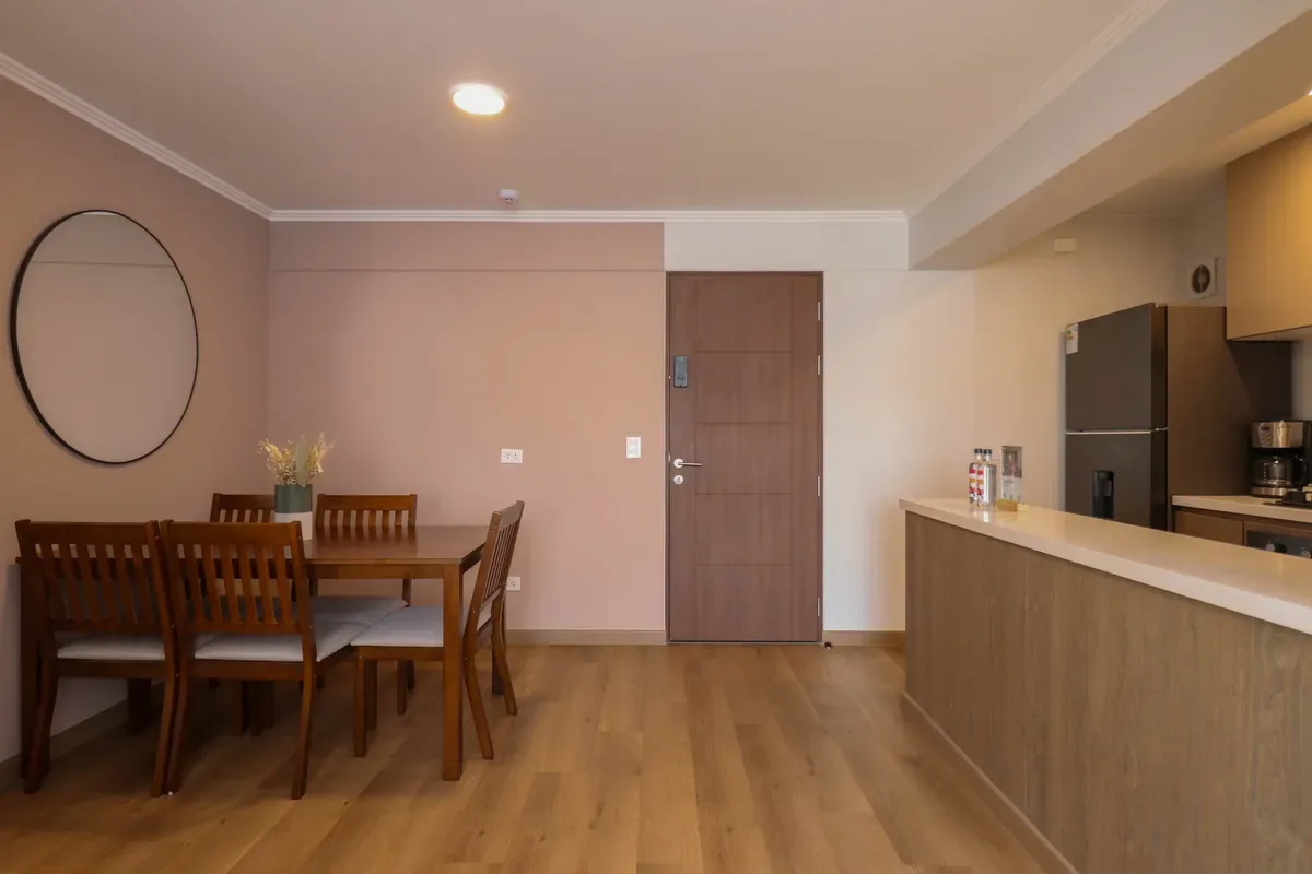 Deluxe 3BR w/ Balcony in Prime Miraflores
