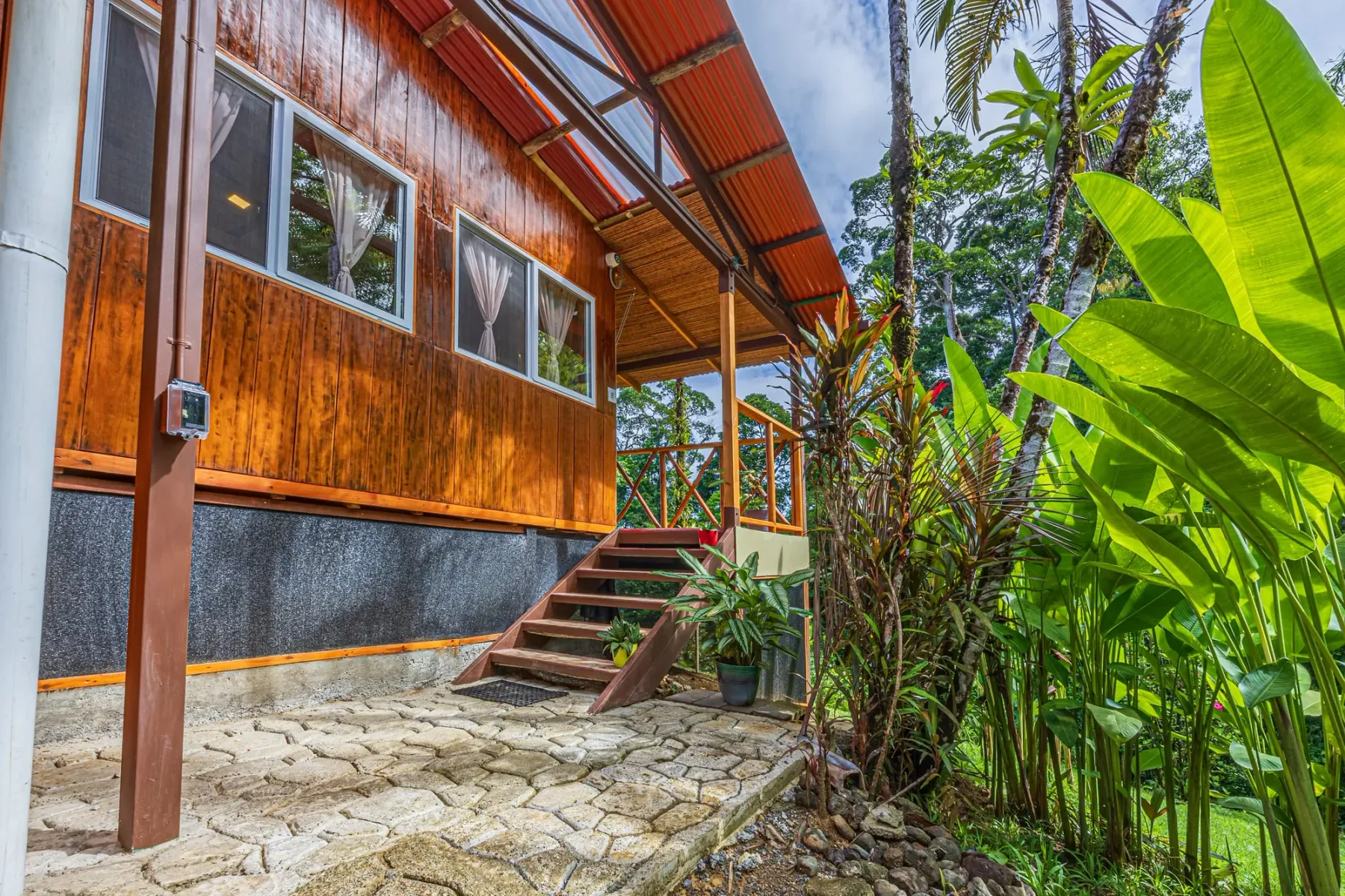Iguana Room: exterior