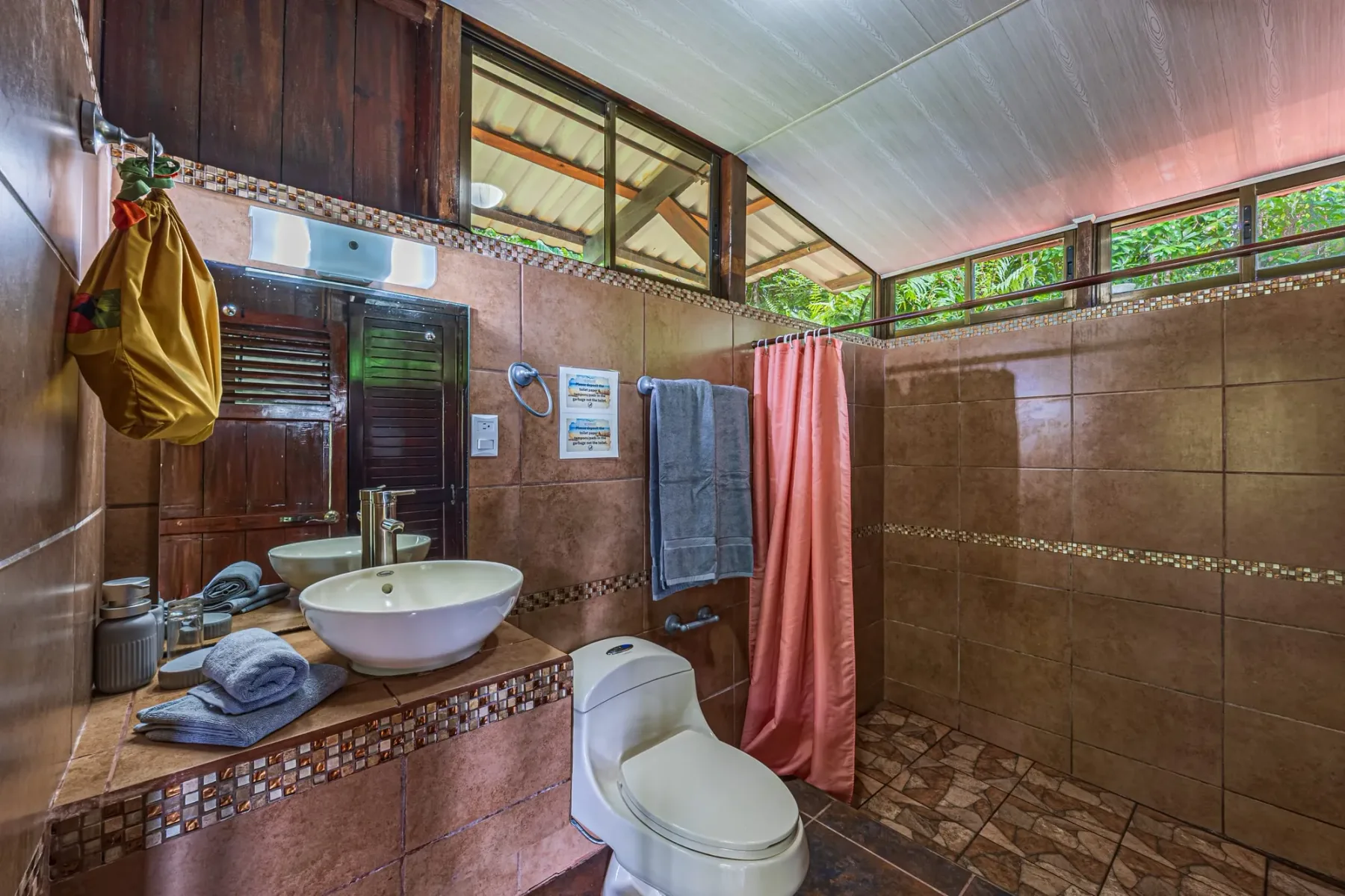 Honeymoon Suite: bathroom