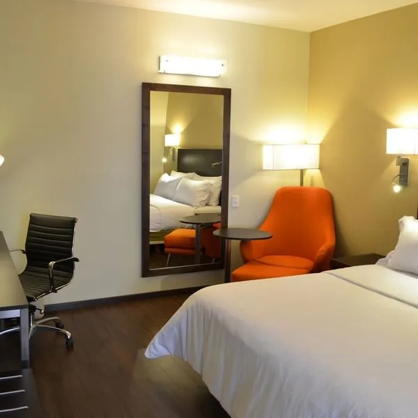 Junior Suite with work table and mirror