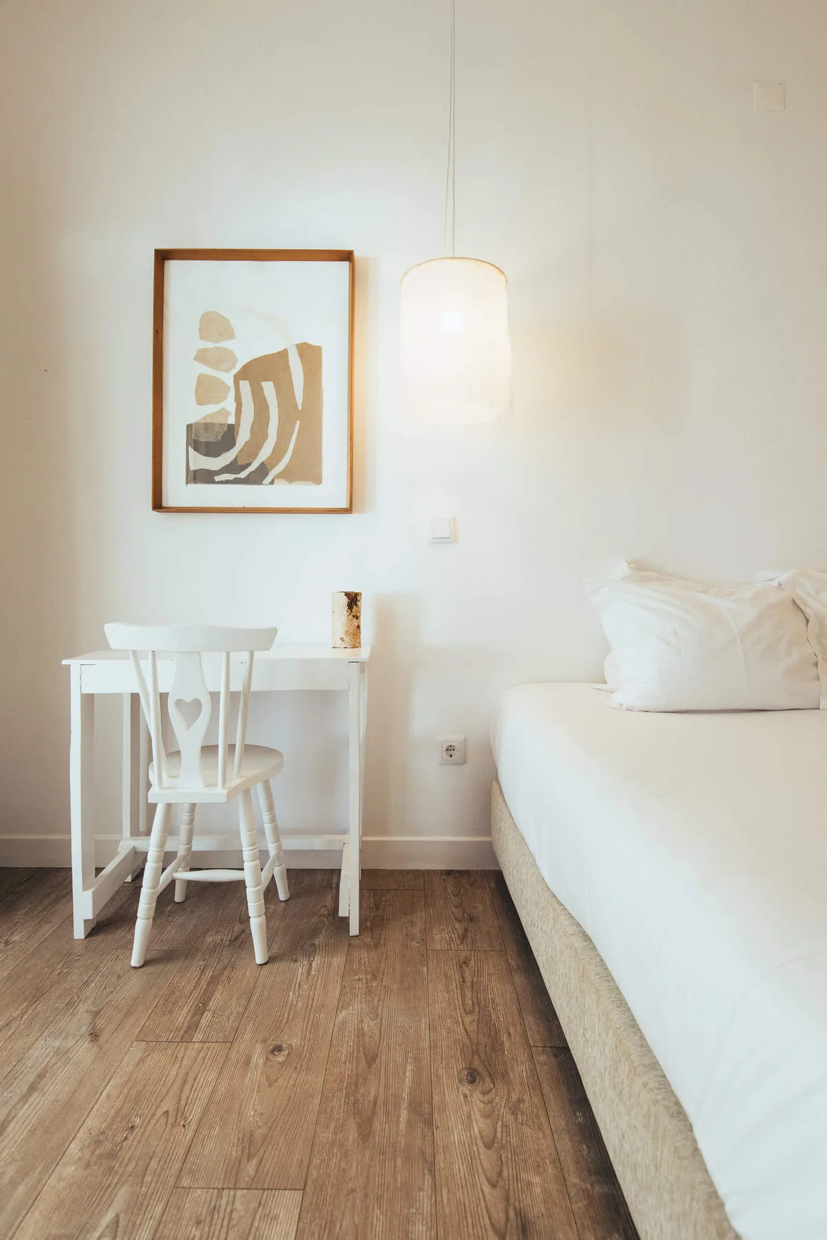 Terrace room with a double bed and desk
