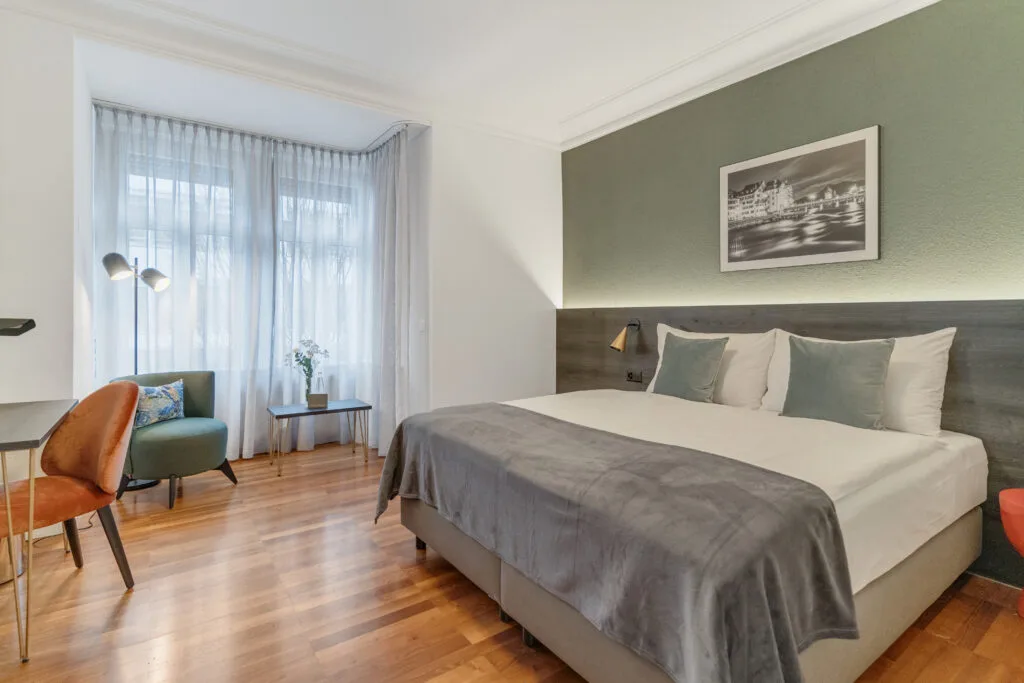 Suite bedroom