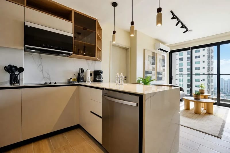 Chic 2BR w/ Balcony & AC in San Francisco
