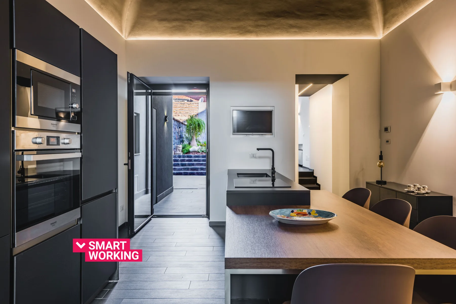 Leone Apartment with Garden