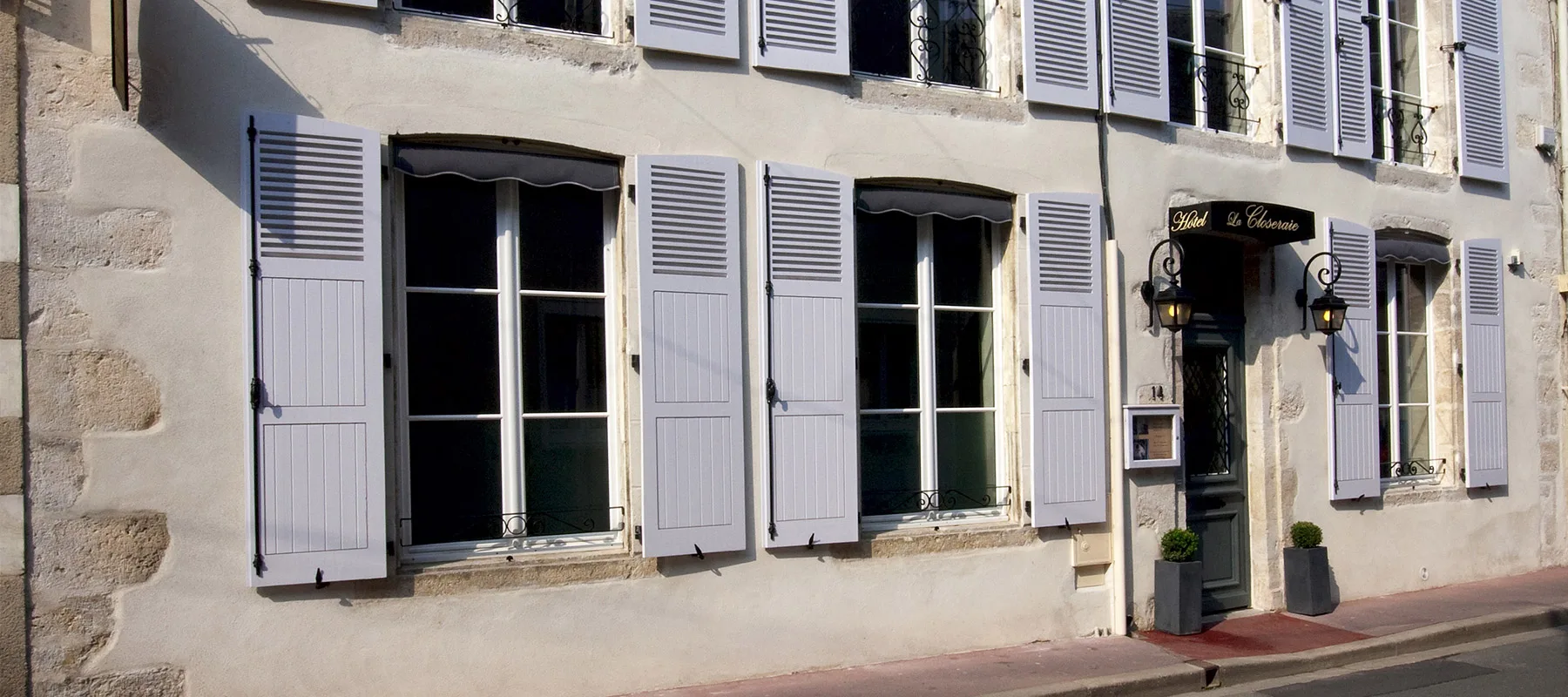 Fachada del hotel