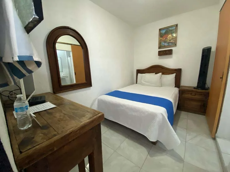 Habitación con cama doble