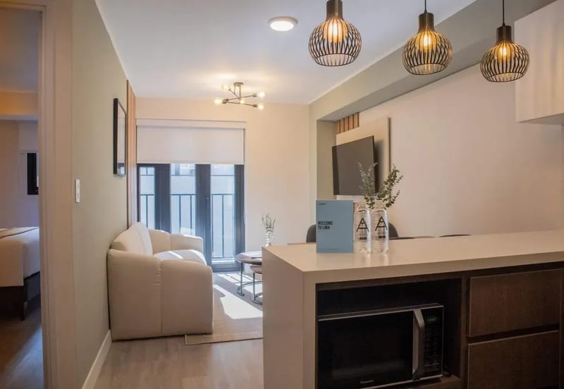 Flawless 1BR w/Balcony in Miraflores