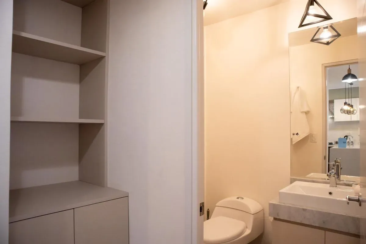 Flawless 1BR w/Balcony in Miraflores