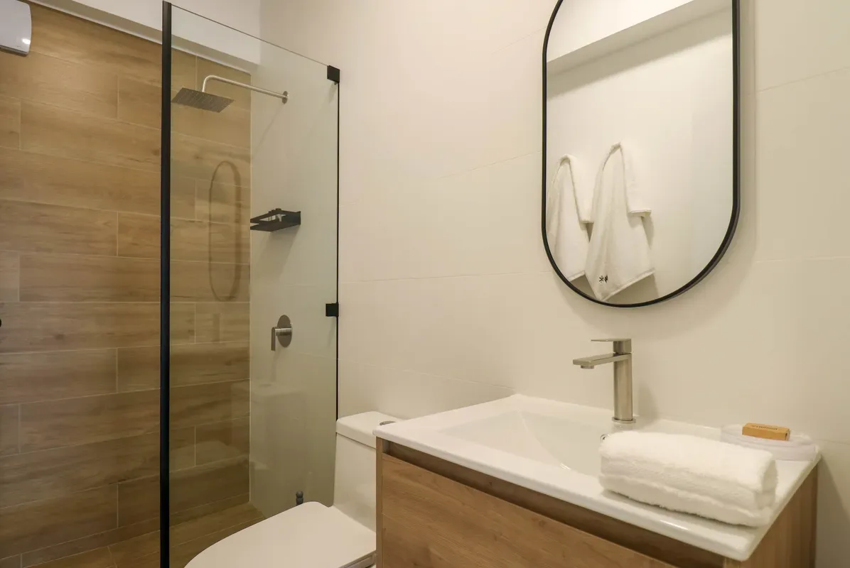 Refined & Cozy 2BR w/ Balcony in Miraflores