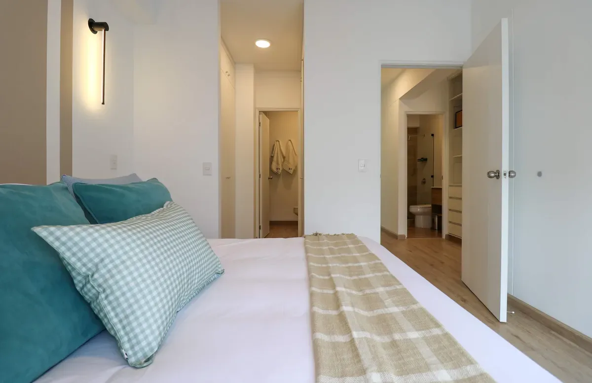 Refined & Cozy 2BR w/ Balcony in Miraflores