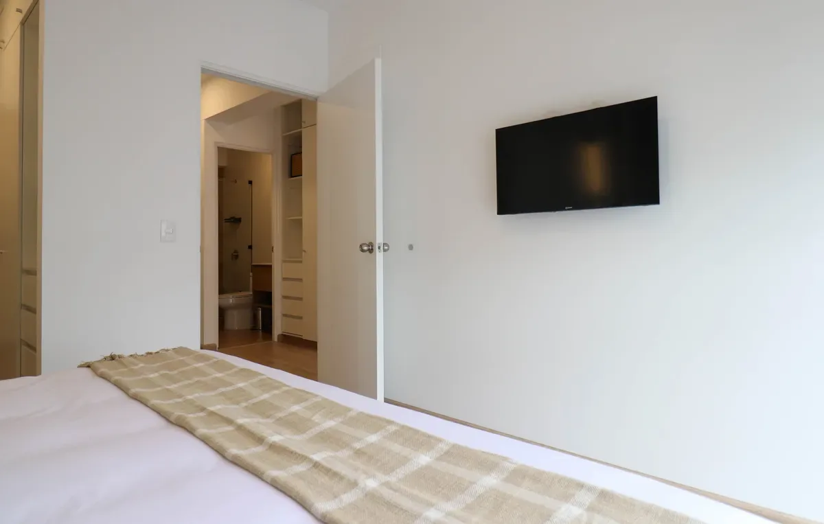 Refined & Cozy 2BR w/ Balcony in Miraflores