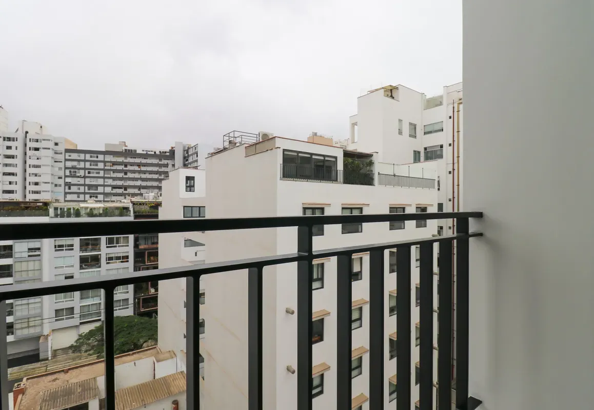 Refined & Cozy 2BR w/ Balcony in Miraflores