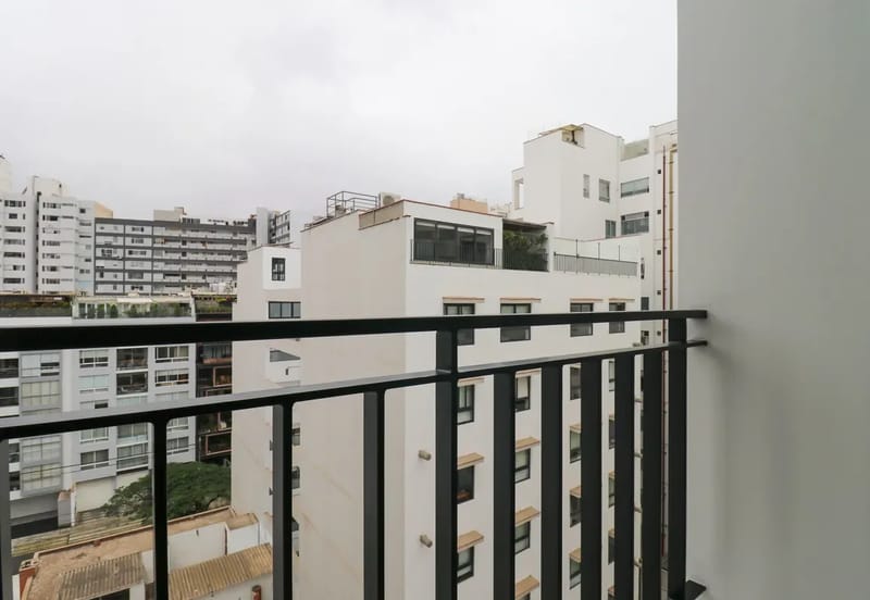 Refined & Cozy 2BR w/ Balcony in Miraflores