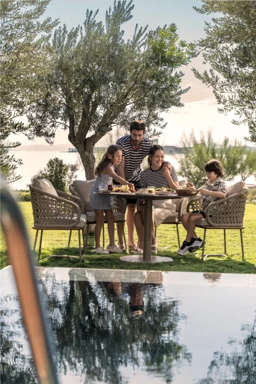Anda Barut Collection