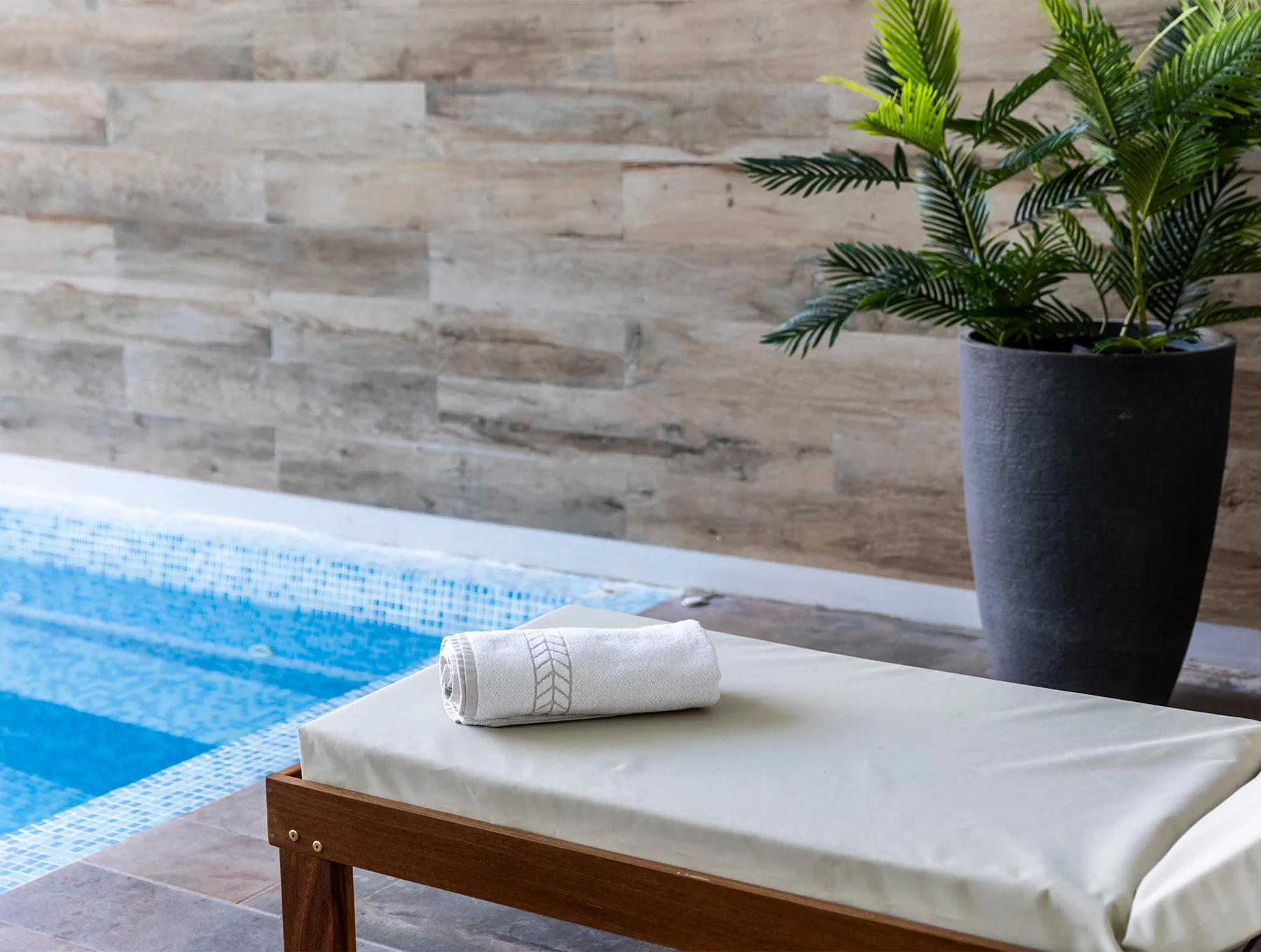 Cuenco de spa con flores