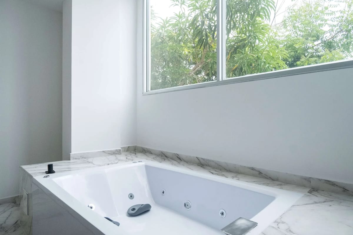 Dazzling 1BR w/ Jacuzzi near Ciudad Amurallada