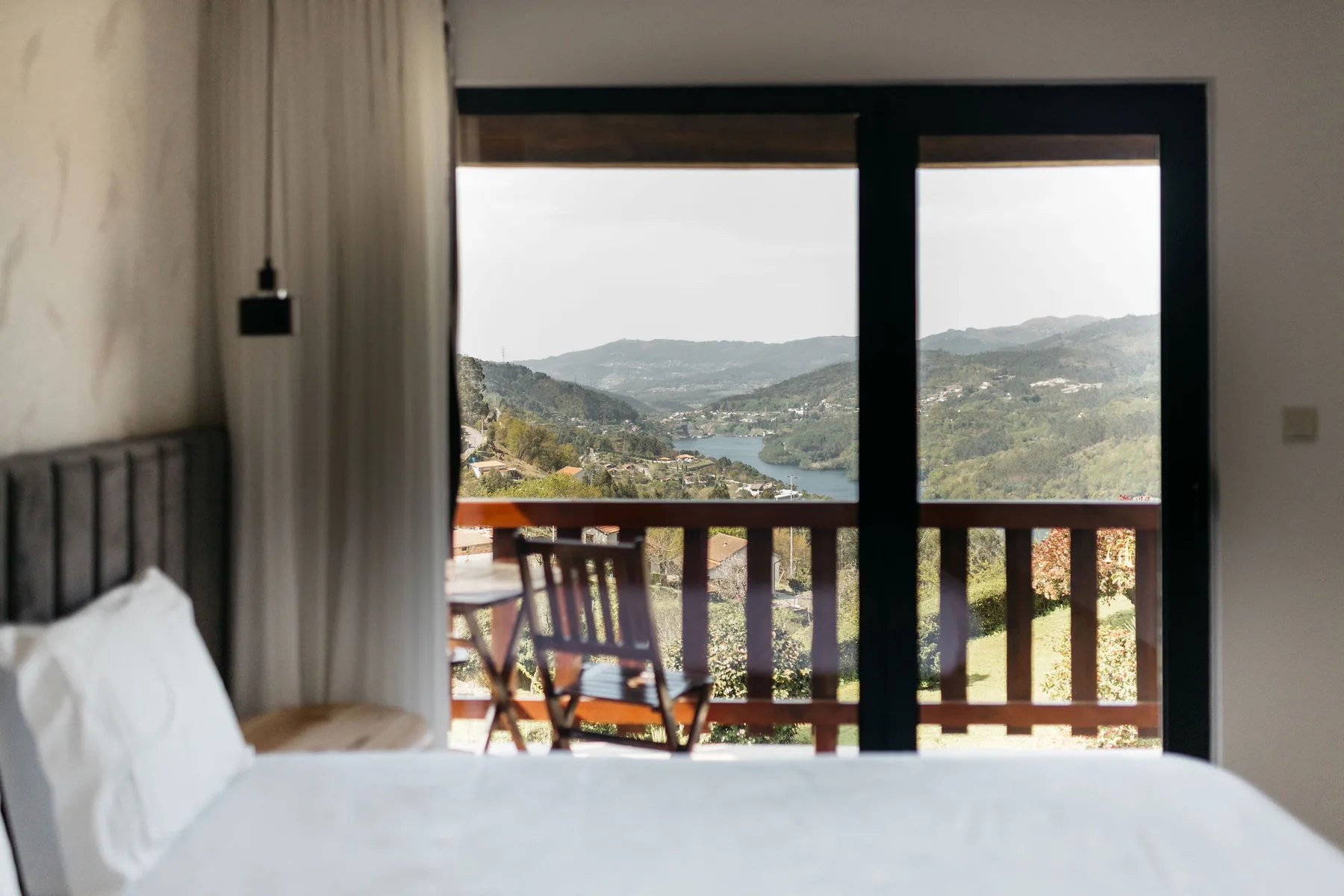 Habitación doble superior con balcón y vistas al río