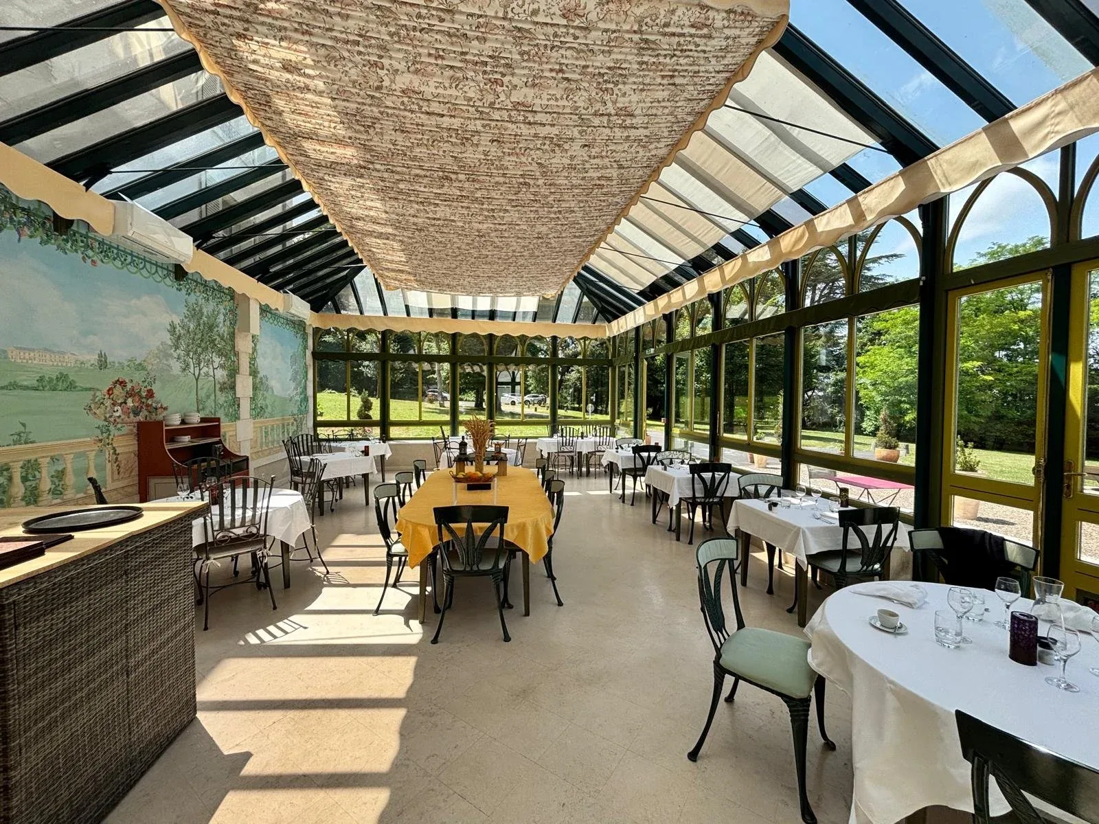 Zona de comedor del restaurante