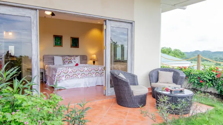 King Standard Garden View room with private terrace seating