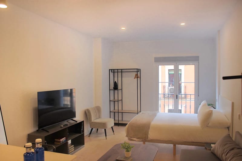 Inviting 1BR with Balcony in Central Madrid