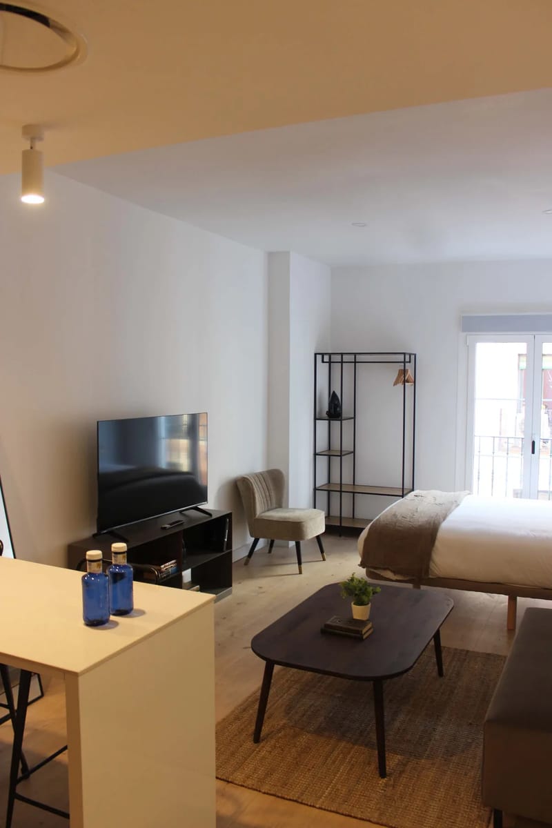 Inviting 1BR with Balcony in Central Madrid