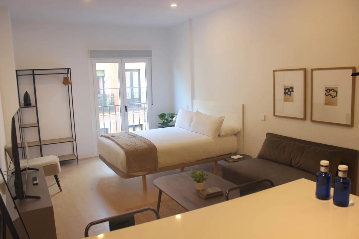 Inviting 1BR with Balcony in Central Madrid