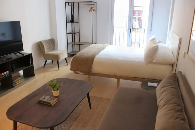 Inviting 1BR with Balcony in Central Madrid