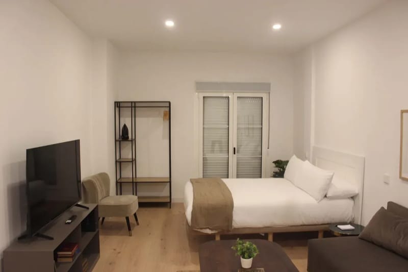 Inviting 1BR with Balcony in Central Madrid
