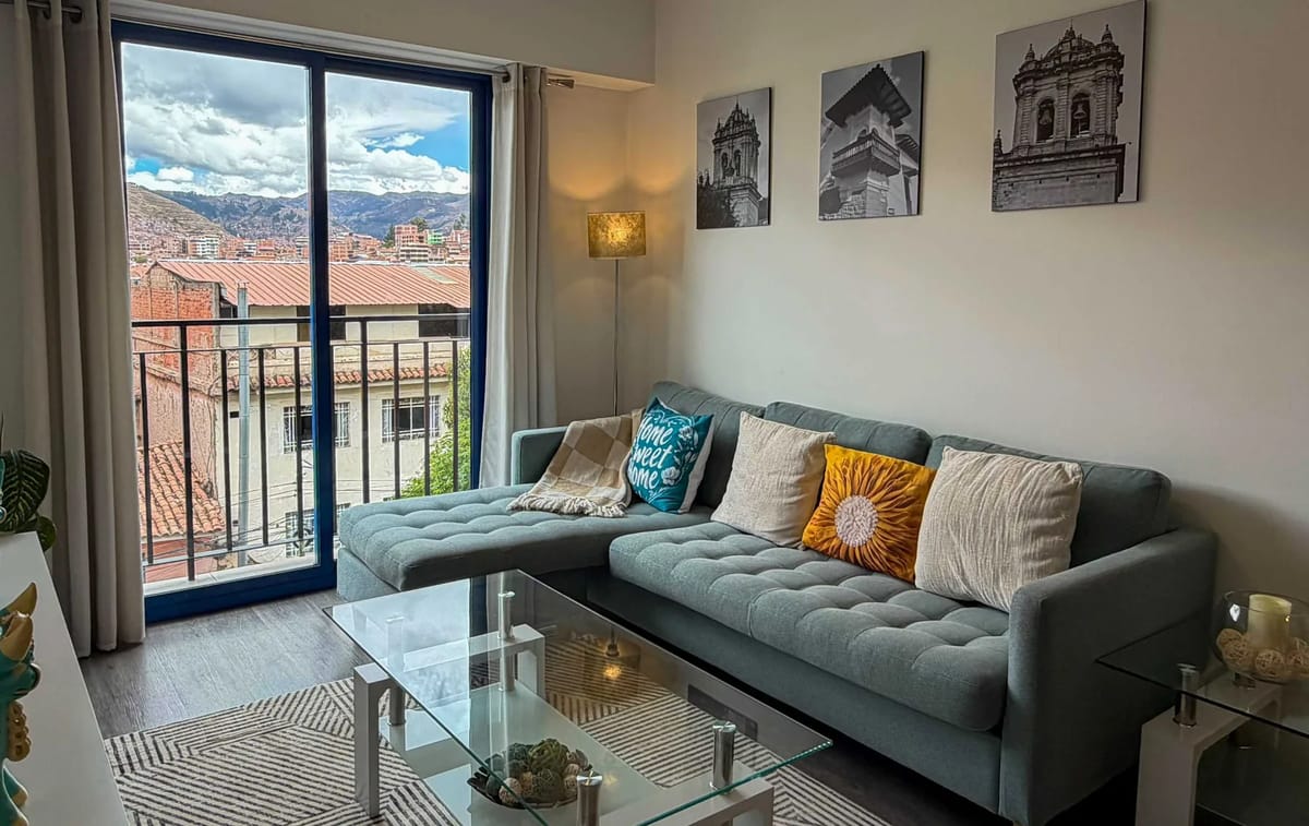 Sunny 2BR in Historic Cusco w/ Balcony