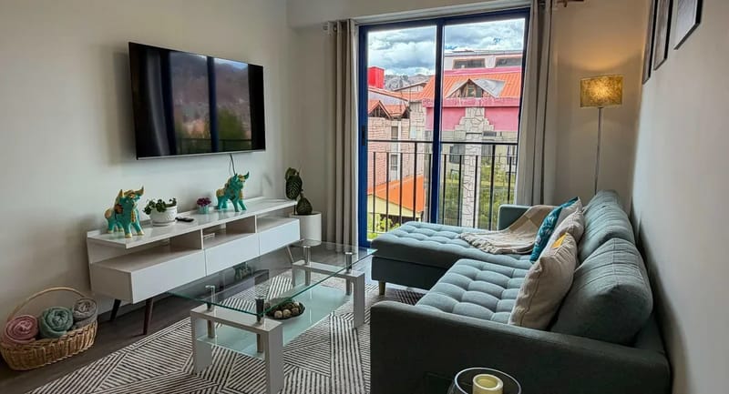 Sunny 2BR in Historic Cusco w/ Balcony