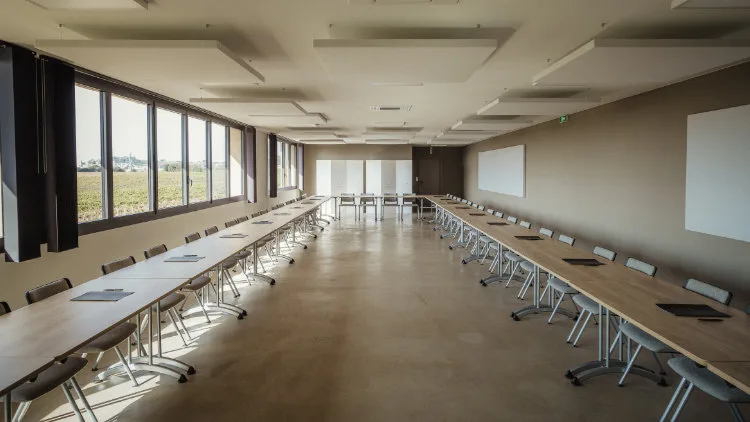 Sala Xavier Vignon con disposición en U