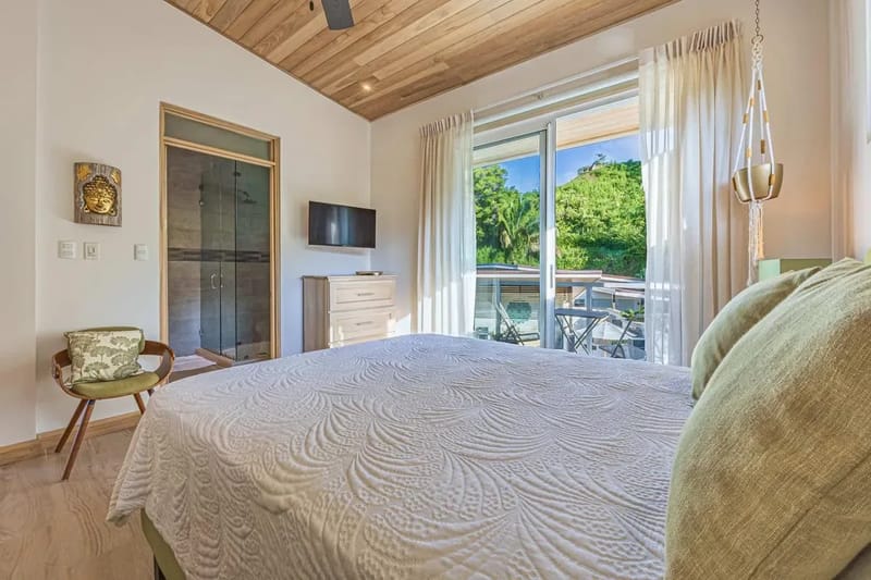 Stylish 6BR Villa w/ Panoramic Jungle & horizon Views