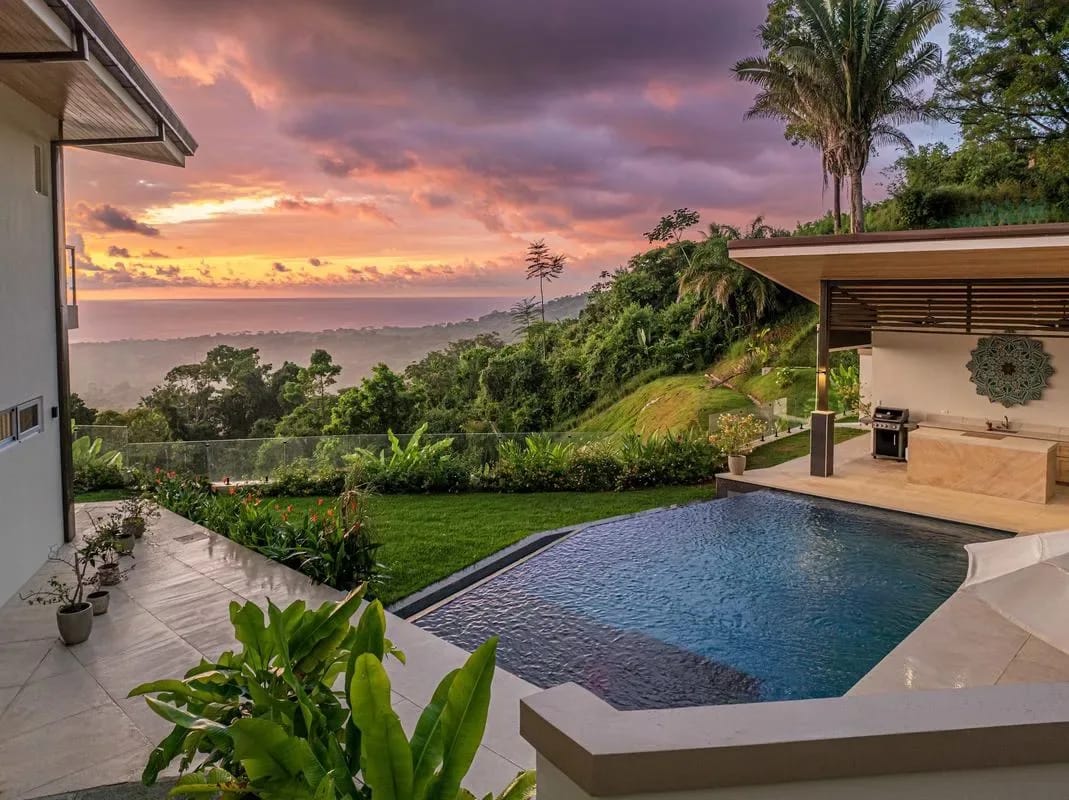 Stylish 6BR Villa w/ Panoramic Jungle & horizon Views