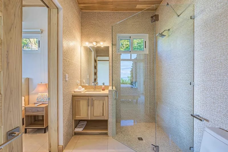 Stylish 6BR Villa w/ Panoramic Jungle & horizon Views