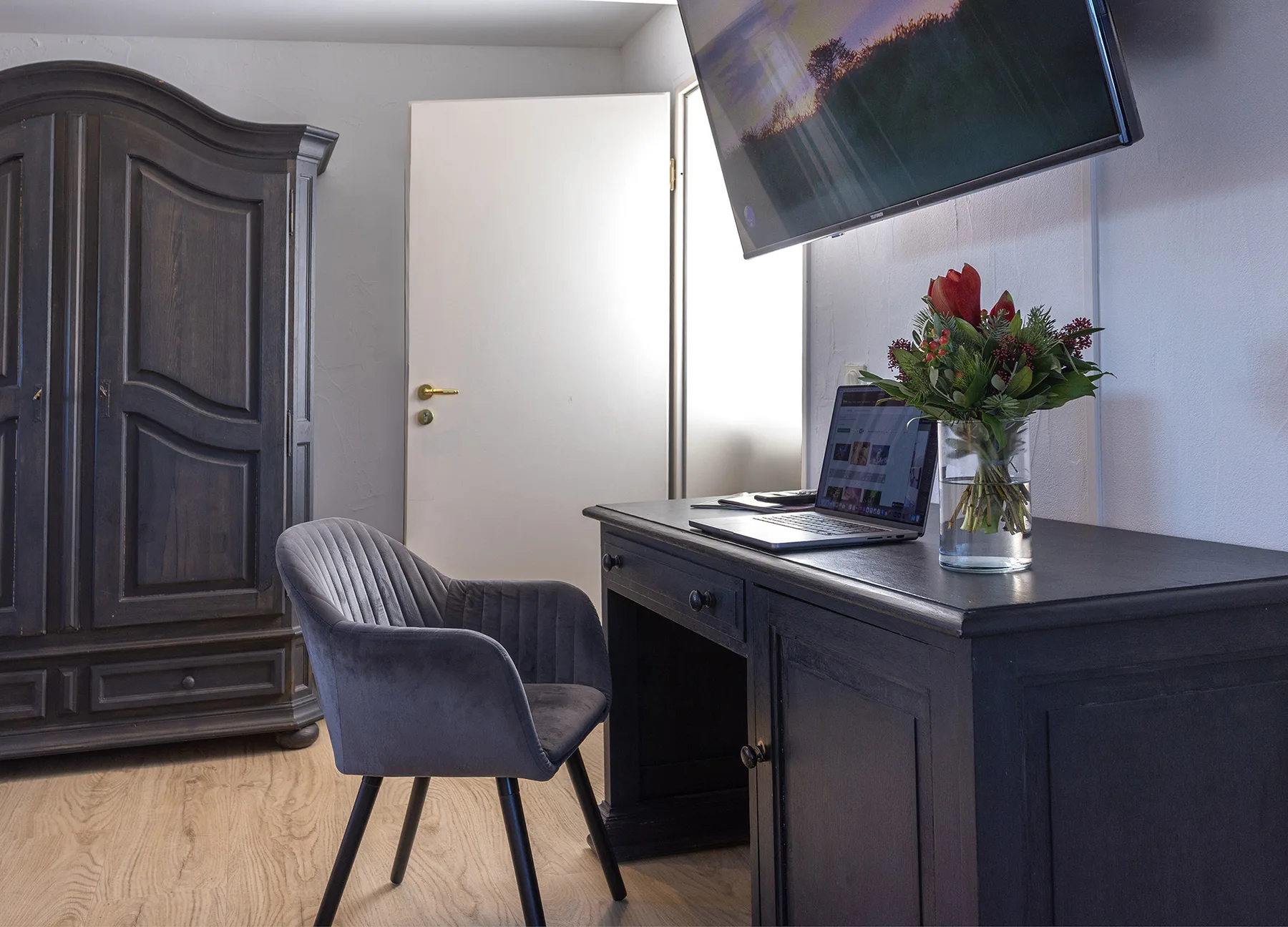 Hotel suite